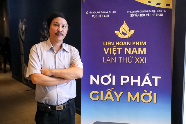 Khán giả Vũng Tàu xếp hàng dài, ngồi bệt xem phim ở tuần liên hoan phim Việt Nam lần thứ XXI - Ảnh 7.