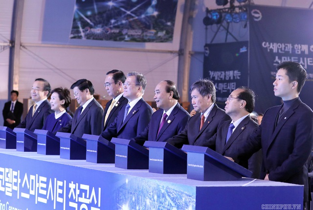 Toàn cảnh hoạt động của Thủ tướng ngày đầu chuyến thăm Hàn Quốc  - Ảnh 2.
