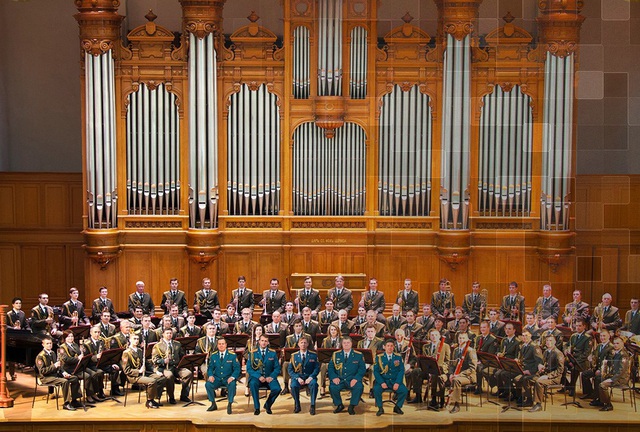 Dàn nhạc Lực lượng Vệ binh Quốc gia Liên bang Nga do Tổng thống Putin trực tiếp điều hành lần đầu tiên biểu diễn tại Việt Nam - Ảnh 2.