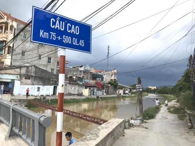 Kinh hoàng kênh dẫn nước sinh hoạt cấp cho người dân Thanh Hóa bị ô nhiễm nghiêm trọng - Ảnh 8.