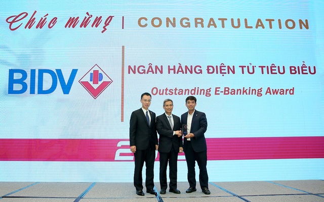 BIDV nhận cú đúp Giải thưởng Ngân hàng Việt Nam tiêu biểu - Ảnh 2.