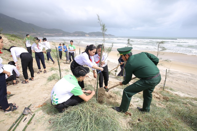  Vinamilk trồng cây xanh góp phần chống biến đổi khí hậu tại Bình Định   - Ảnh 4.
