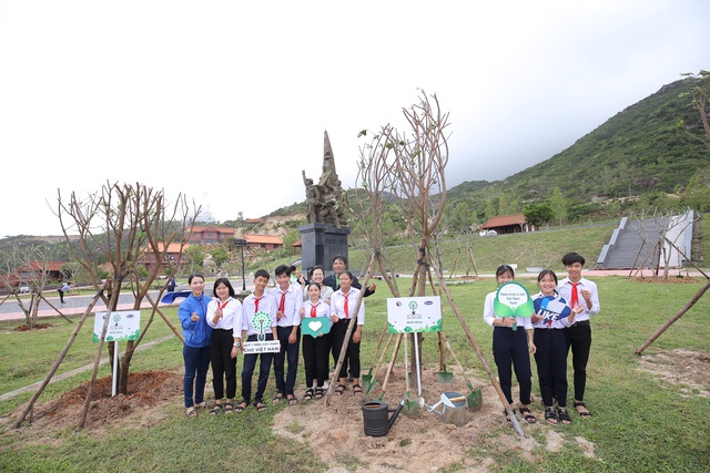  Vinamilk trồng cây xanh góp phần chống biến đổi khí hậu tại Bình Định   - Ảnh 9.