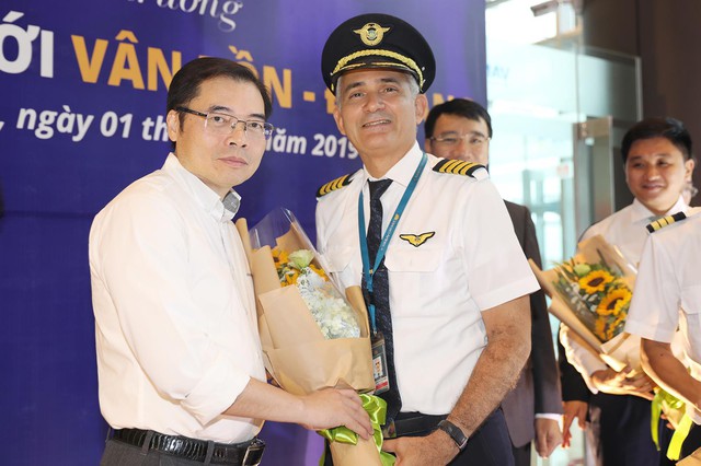Sân bay Vân Đồn đón chuyến bay đầu tiên từ TP Đà Nẵng  - Ảnh 1.
