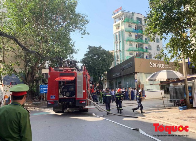 Hà Nội: Cháy chung cư mini trên phố Trung Kính - Ảnh 3.