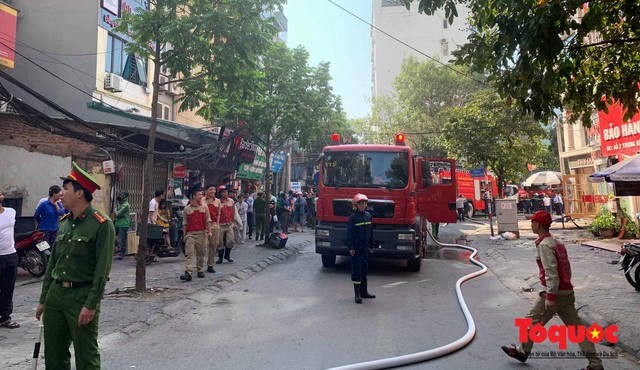 Hà Nội: Cháy chung cư mini trên phố Trung Kính - Ảnh 4.