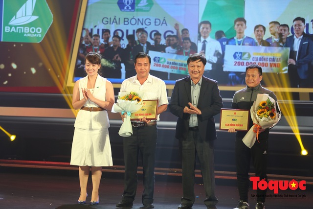 Bộ trưởng Nguyễn Ngọc Thiện trao Cup vô địch V.League cho CLB Hà Nội - Ảnh 17.