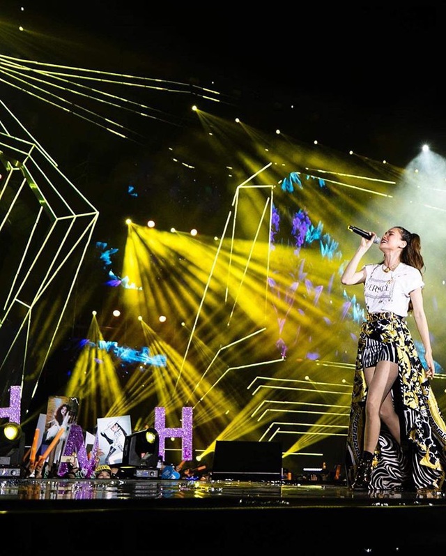 Hồ Ngọc Hà đụng hàng váy hiệu siêu mẫu Gigi Hadid - Ảnh 8.