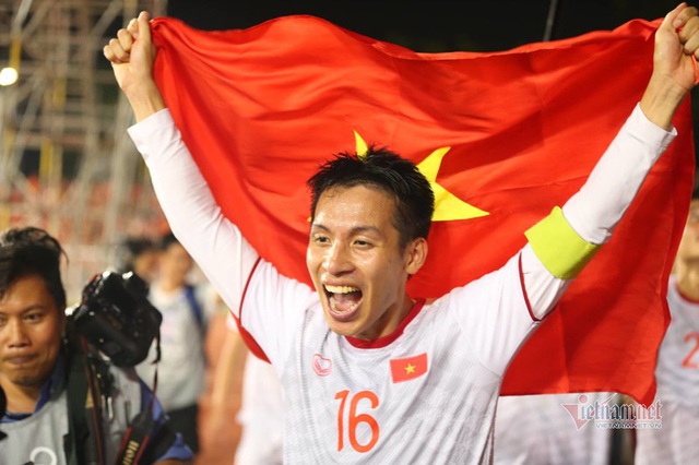 Khoảnh khắc ăn mừng chiến thắng của đội tuyển U22 Việt Nam sau khi giành huy chương vàng SEA Games lịch sử - Ảnh 1.