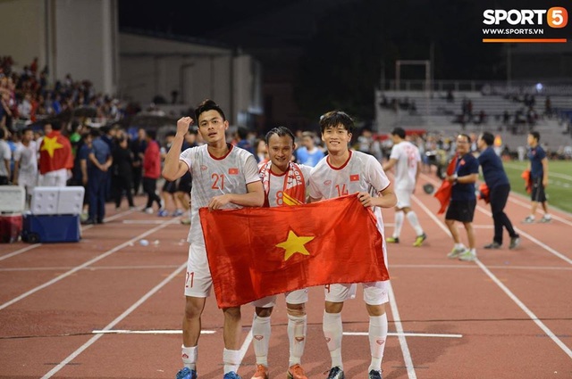 Khoảnh khắc ăn mừng chiến thắng của đội tuyển U22 Việt Nam sau khi giành huy chương vàng SEA Games lịch sử - Ảnh 2.