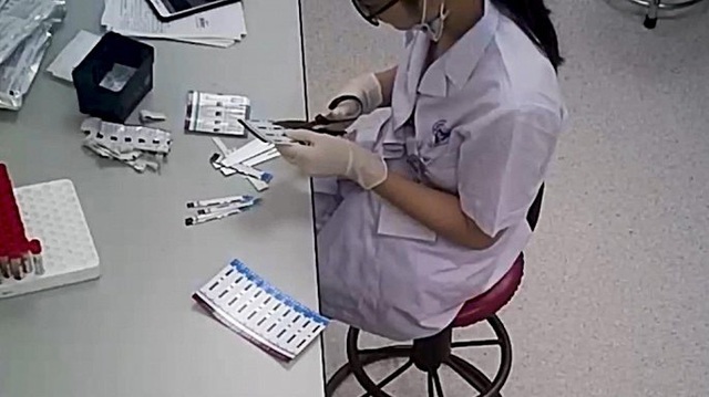 Vụ cắt đôi que thử HIV và viêm gan B tại BVĐK Xanh Pôn: Phó khoa thừa nhận đã chỉ đạo nhân viên - Ảnh 1.