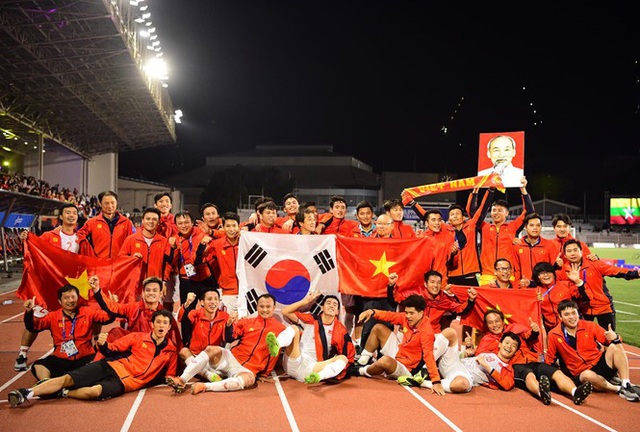 Khoảnh khắc ăn mừng chiến thắng của đội tuyển U22 Việt Nam sau khi giành huy chương vàng SEA Games lịch sử - Ảnh 5.