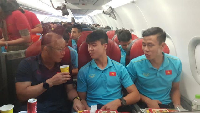 Vietjet tặng 1 năm bay miễn phí khắp châu Á cho tuyển Việt Nam  - Ảnh 2.