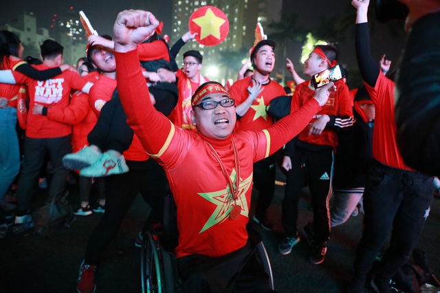 Khoảng khắc lịch sử của Thể thao Việt Nam: “Nụ cười Quang Hải và nước mắt Tiến Linh” - Ảnh 1.