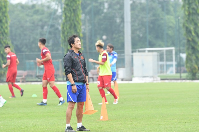 Trợ lý Lee Young-jin: &quot;Bóng đá Việt Nam đã khẳng định được sức mạnh&quot; - Ảnh 1.
