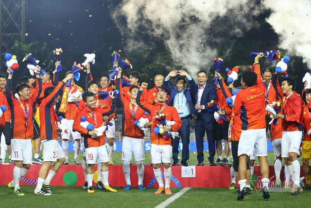 Khoảnh khắc ăn mừng chiến thắng của đội tuyển U22 Việt Nam sau khi giành huy chương vàng SEA Games lịch sử - Ảnh 9.
