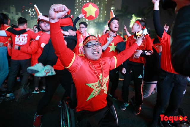 Nhìn lại những cảm xúc của CĐV Hà Nội trong trận chung kết đầy thuyết phục của ĐT Việt Nam - Ảnh 3.