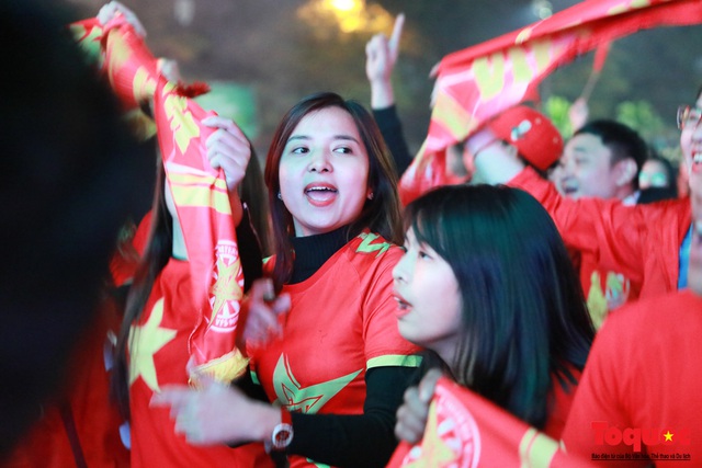 Nhìn lại những cảm xúc của CĐV Hà Nội trong trận chung kết đầy thuyết phục của ĐT Việt Nam - Ảnh 11.