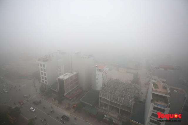 Sương mờ ô nhiễm nuốt trọn các tòa nhà cao tầng tại Hà Nội  - Ảnh 5.
