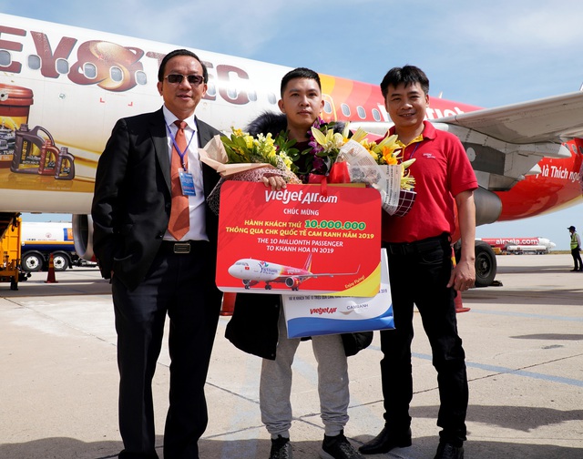 Vietjet cùng Khánh Hòa chào đón vị khách thứ 10 triệu của năm 2019 - Ảnh 1.
