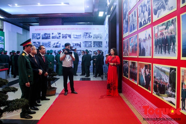 Thừa Thiên Huế triển lãm 235 hình ảnh, hiện vật về Quân đội Nhân dân Việt Nam - Ảnh 1.