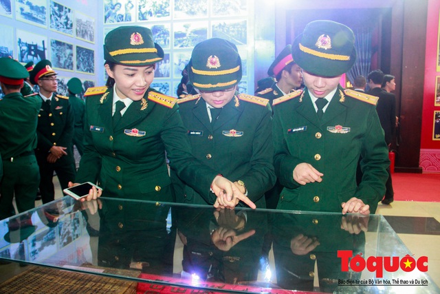 Thừa Thiên Huế triển lãm 235 hình ảnh, hiện vật về Quân đội Nhân dân Việt Nam - Ảnh 4.