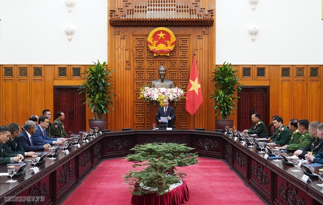 Thủ tướng Nguyễn Xuân Phúc tiếp lãnh đạo Bộ Quốc phòng, quân đội các nước - Ảnh 1.
