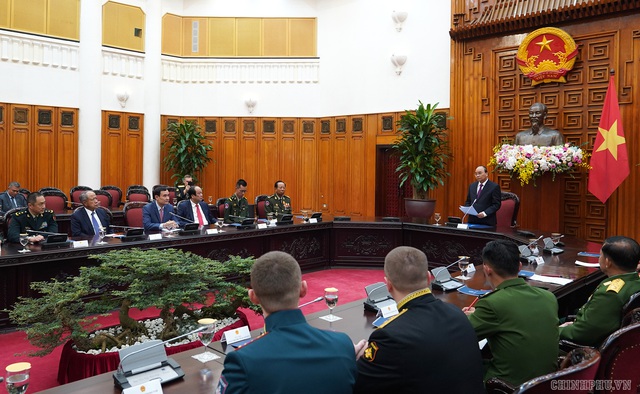 Thủ tướng Nguyễn Xuân Phúc tiếp lãnh đạo Bộ Quốc phòng, quân đội các nước - Ảnh 2.