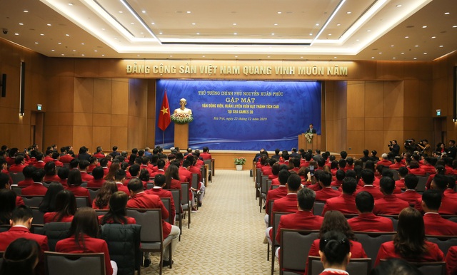 Thủ tướng Nguyễn Xuân Phúc: “Hình ảnh lá cờ đỏ sao vàng được kéo lên tại SEA Games đã mang lại một niềm xúc động, cảm xúc mạnh mẽ” - Ảnh 4.
