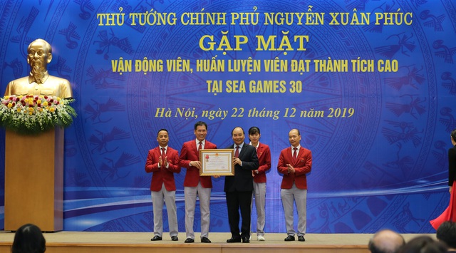 Thủ tướng Nguyễn Xuân Phúc: “Hình ảnh lá cờ đỏ sao vàng được kéo lên tại SEA Games đã mang lại một niềm xúc động, cảm xúc mạnh mẽ” - Ảnh 7.