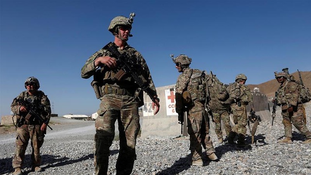 Mỹ bất ngờ phủ nhận liên hệ giữa rút quân khỏi Afghanistan và thỏa thuận với Taliban - Ảnh 1.