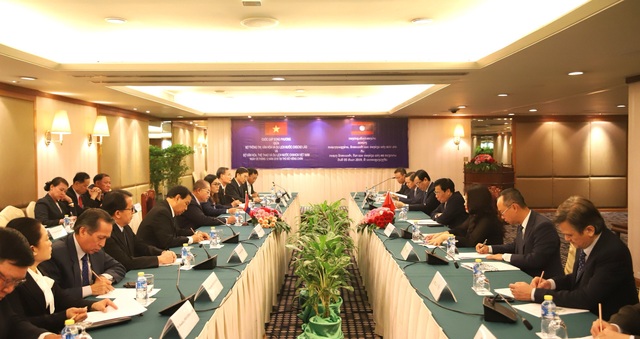 Bộ trưởng Bộ VHTTDL Nguyễn Ngọc Thiện hội đàm cùng Bộ trưởng Bộ TTVHTL Lào Kị-kẹo Khay-khăm-pi-thun - Ảnh 1.