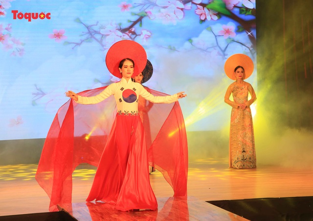 Giới thiệu văn hóa Việt cho du khách quốc tế qua “Áo Dài Show” - Ảnh 22.