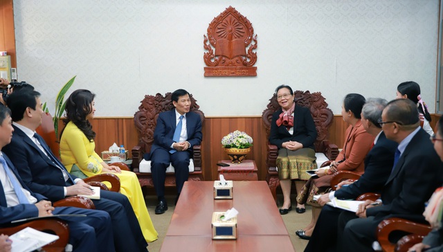 Hội đàm giữa Bộ trưởng Bộ VHTT&DL VN và Bộ trưởng Bộ GD&TT Lào. - Ảnh 1.