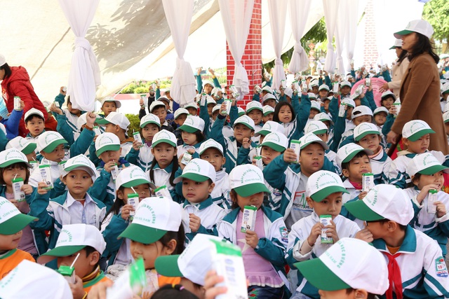 Tỉnh Hà Nam tổ chức lễ phát động chương trình Sữa học đường - Ảnh 4.