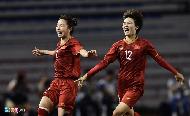 Bộ trưởng Nguyễn Ngọc Thiện tặng 1 tỷ đồng cho đội tuyển bóng đá nữ Việt Nam sau tấm huy chương vàng SEA Games - Ảnh 1.