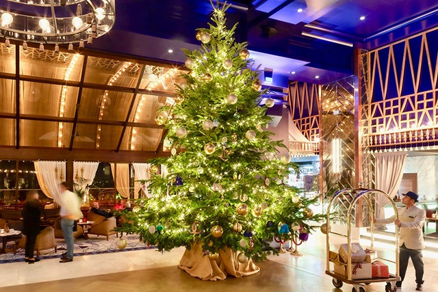 Trưng bày cây thông Noel trị giá 15 triệu USD mừng Giáng sinh 2019 - Ảnh 1.