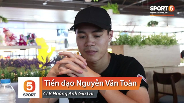 Văn Toàn tiễn Công Phượng rời căn phòng chung: Nghẹn ngào gặp lại ngày sau - Ảnh 1.