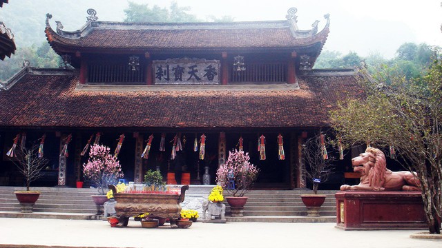 Đầu năm, du xuẩn trẩy hội chùa Hương - Ảnh 2.