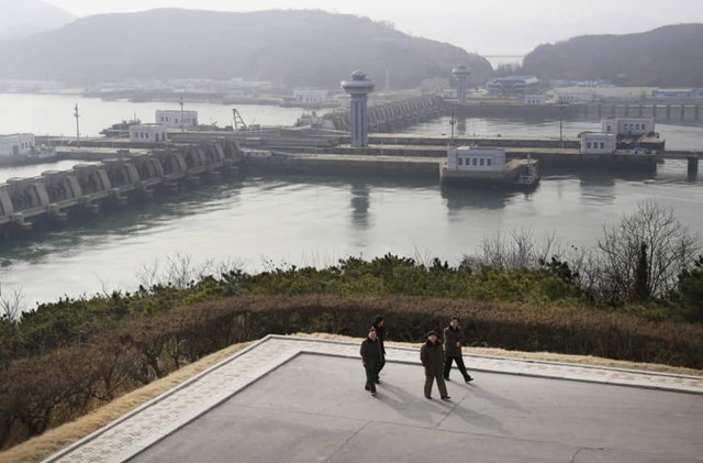 Hai tham vọng lớn cứu cánh năng lượng Triều Tiên - Ảnh 1.