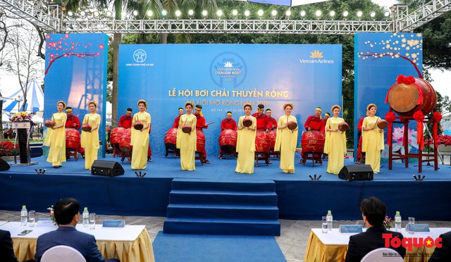 Khai mạc lễ hội Bơi chải thuyền rồng Hà Nội mở rộng năm 2019: Hơn 700 VĐV, 43 đội tham gia tranh tài - Ảnh 1.