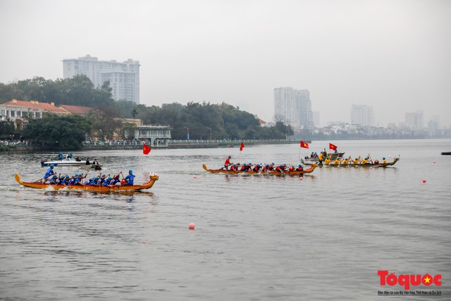 Khai mạc lễ hội Bơi chải thuyền rồng Hà Nội mở rộng năm 2019: Hơn 700 VĐV, 43 đội tham gia tranh tài - Ảnh 9.