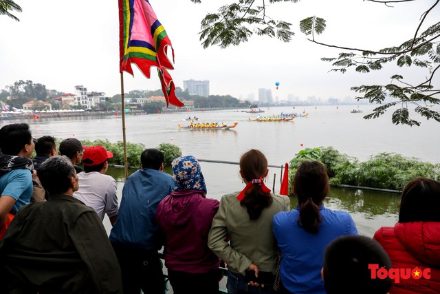 Khai mạc lễ hội Bơi chải thuyền rồng Hà Nội mở rộng năm 2019: Hơn 700 VĐV, 43 đội tham gia tranh tài - Ảnh 12.