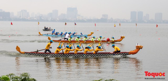 Khai mạc lễ hội Bơi chải thuyền rồng Hà Nội mở rộng năm 2019: Hơn 700 VĐV, 43 đội tham gia tranh tài - Ảnh 13.