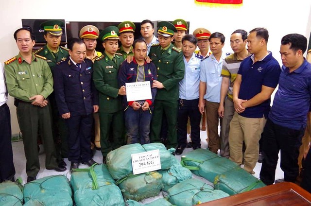 Bắt đối tượng nước ngoài vận chuyển 3 tạ ma túy về Việt Nam - Ảnh 1.
