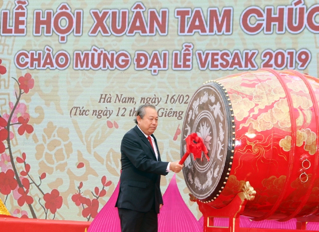 Phó Thủ tướng Trương Hòa Bình đánh trống khai hội chùa Tam Chúc - Ảnh 1.