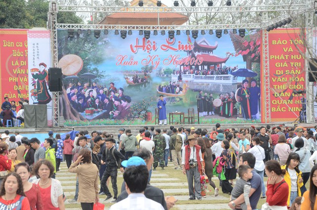 Lễ hội vùng Lim xuân Kỷ Hợi 2019: Nghiêm cấm lợi dụng trò chơi dân gian để tổ chức cờ bạc trá hình - Ảnh 3.