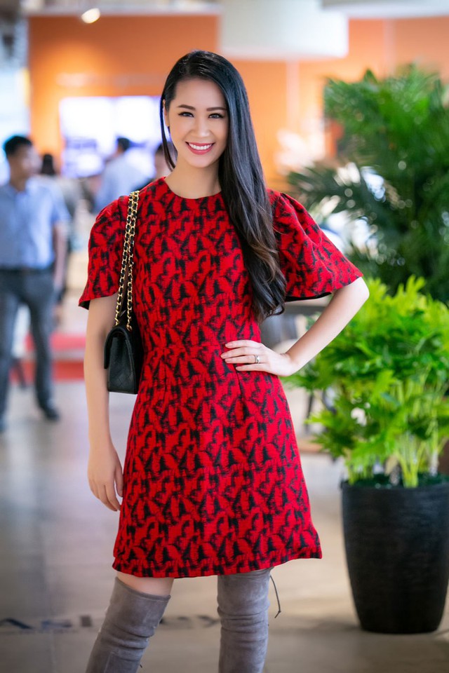 Hoa hậu Hà Kiều Anh xuất hiện rạng rỡ hội ngội các chân dài đình đám - Ảnh 10.