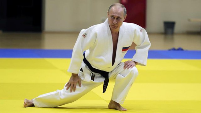 Ông Putin gập ghềnh xoay xở ván cờ Nga trên toàn cầu - Ảnh 1.
