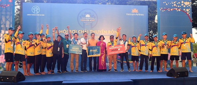 Lễ hội Bơi chải Hà Nội 2019 chỉ trong 2 ngày đã thu hút hàng vạn người dân và du khách Thủ đô - Ảnh 2.